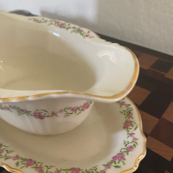 Vtg Cynthia by Syracuse Pink Floral Gold Trim Gravy Boat Attached Under Plate - Picture 6 of 10